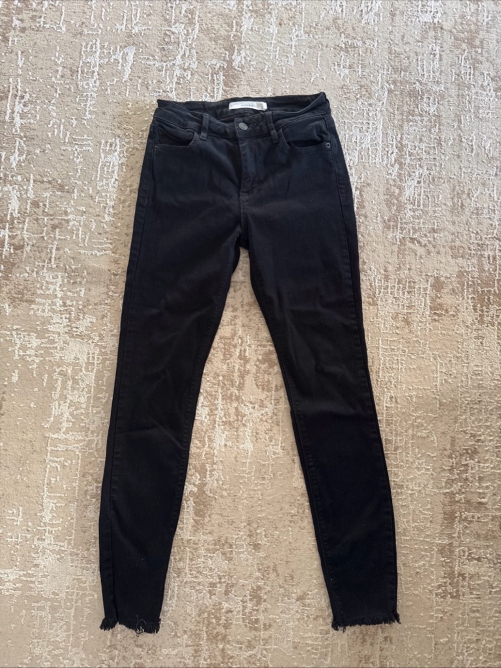 High-Rise Black Skinny Jeans with Frayed Hem
